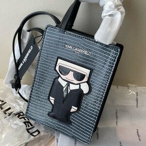 (new+tag in plastic) Karl Lagerfeld large phone crossbody with card slots inside